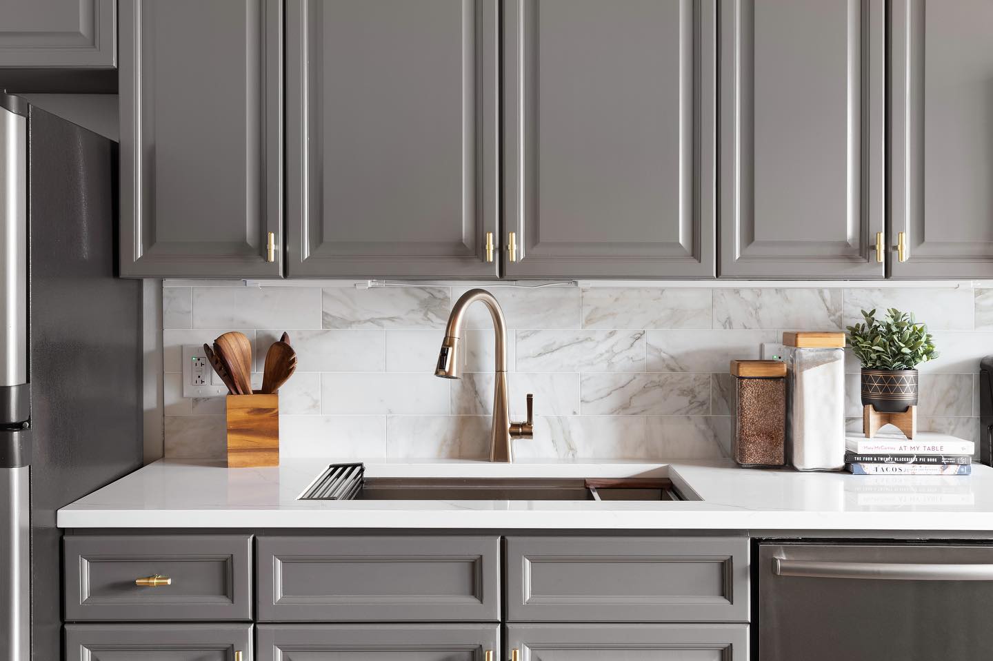 Calacatta Cressa Marble MSI Field Tiles 4" X 12" MSI - Zicana Boutique - 2