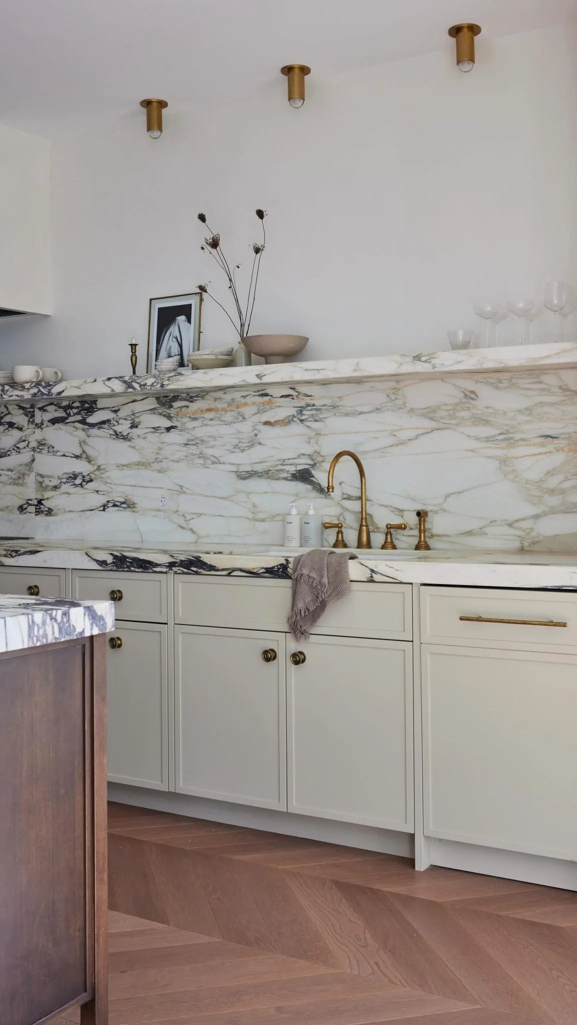 Calacatta Monet Gold Marble Zicana Boutique - Zicana Boutique - 3