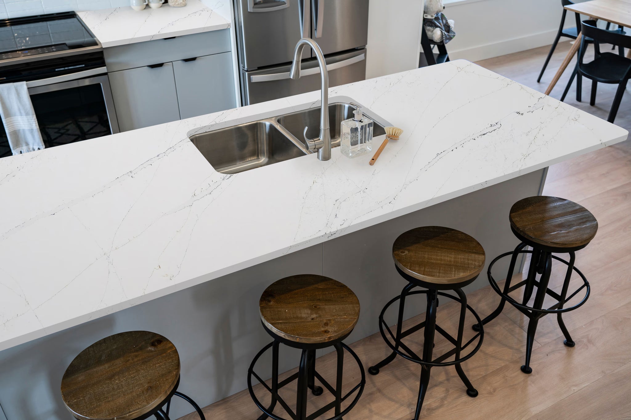 Calacatta Sapphiregilt Tessa Quartz Tessa Stones - Zicana Boutique - 2