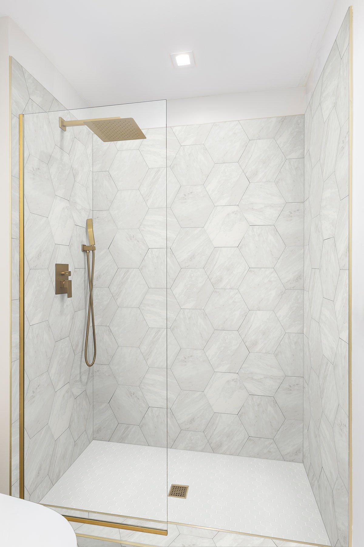 Geoglam Calacatta Porcelain MSI Field Tiles 11" X 13" Hexagon MSI - Zicana Boutique - 8