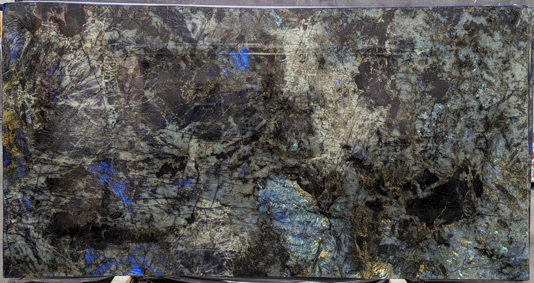 Lemurian Granite Antolini - Zicana Boutique - 5