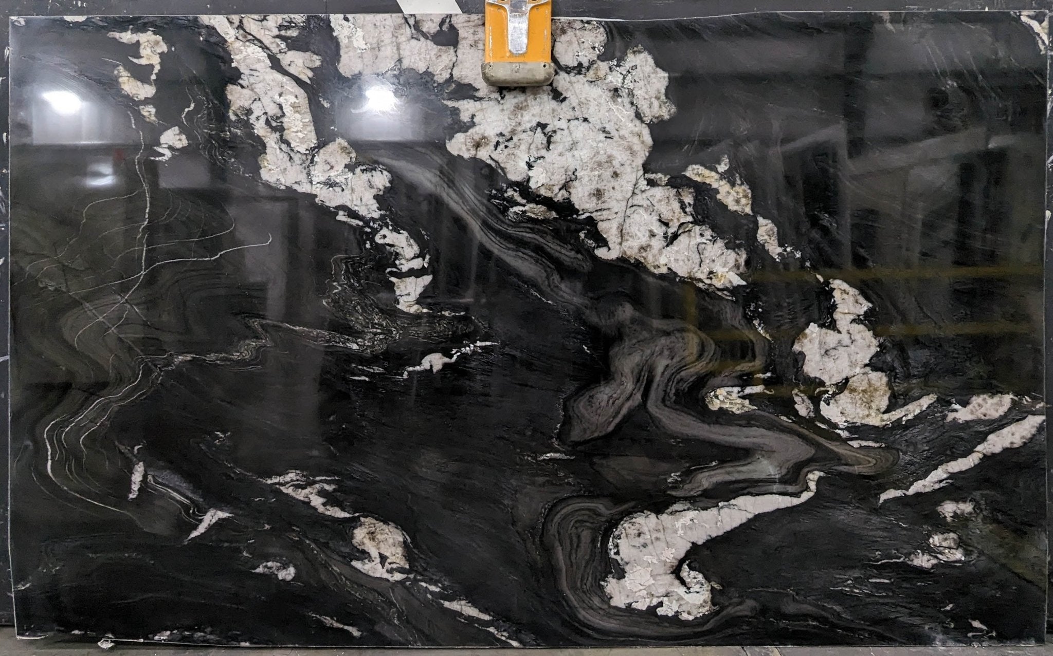 Tempest Black Quartzite Antolini - Zicana Boutique - 4