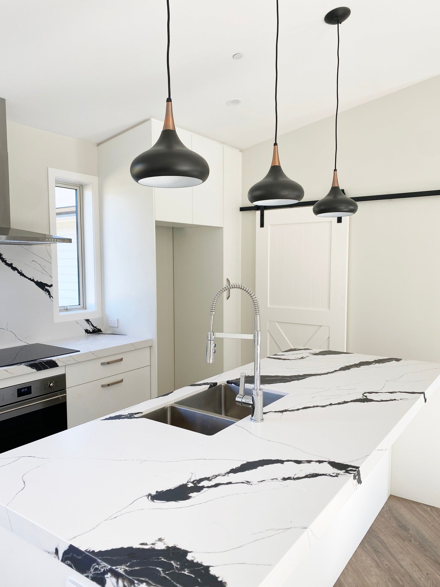 Unique Calacatta Black Compac Compac - Zicana Boutique - 4