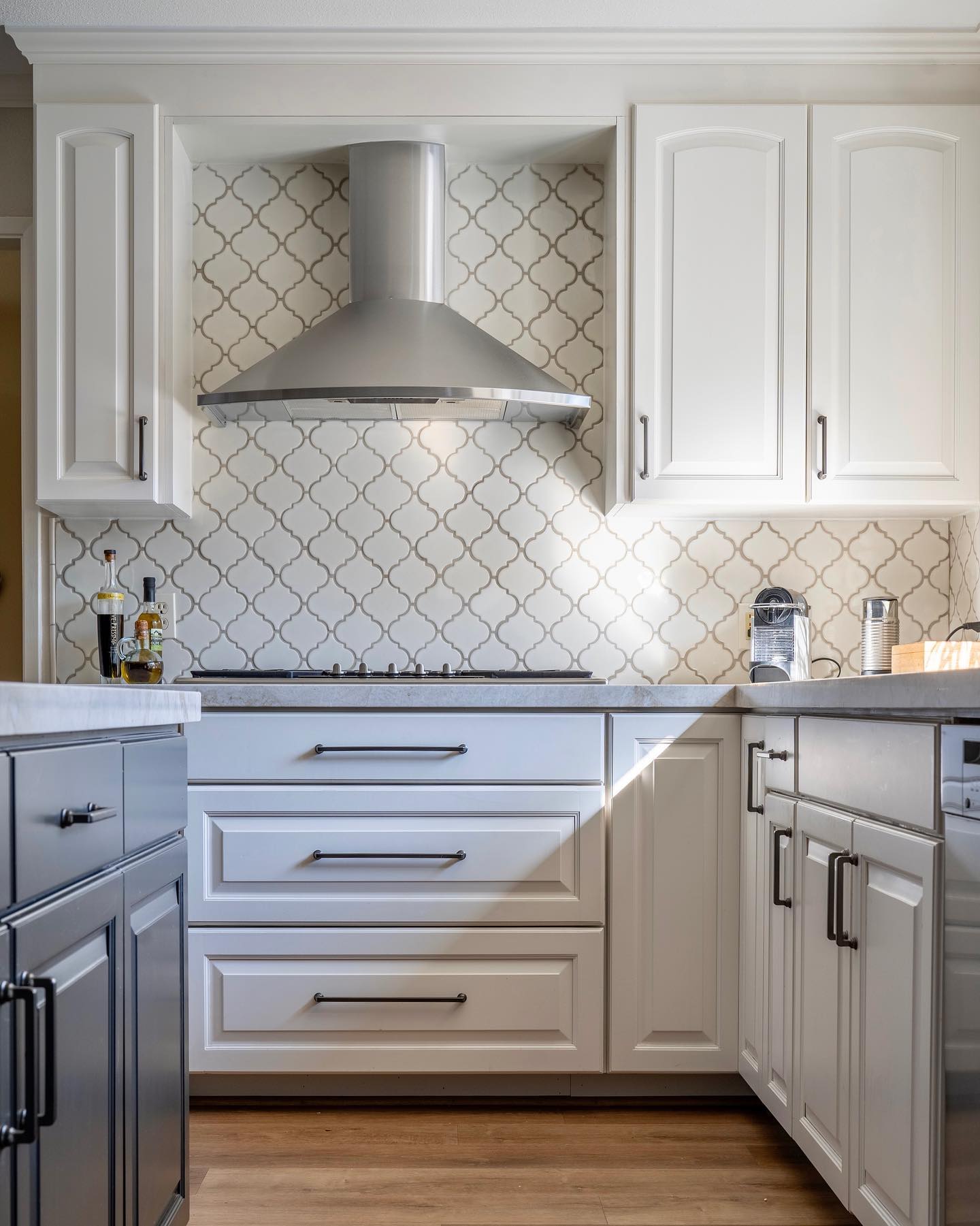 Whisper White Ceramic MSI Mosaic Tiles 11" X 15" Arabesque Pattern MSI - Zicana Boutique - 2