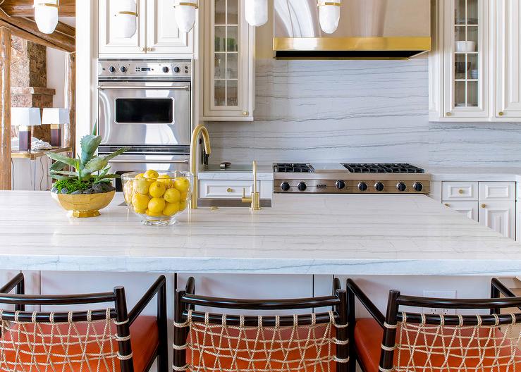 White Macaubas Veincut Quartzite Antolini - Zicana Boutique - 4